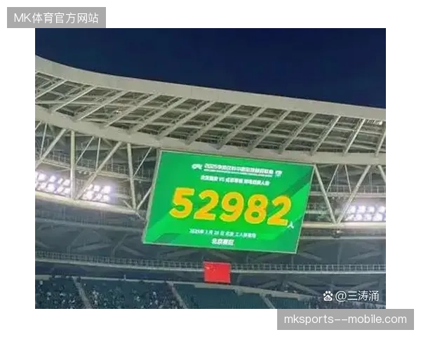 中超上半程场均观众首破三万大关,球市火爆刷新历史纪录 中超上半程场均观众首破三万大关,球市火爆刷新历史纪录